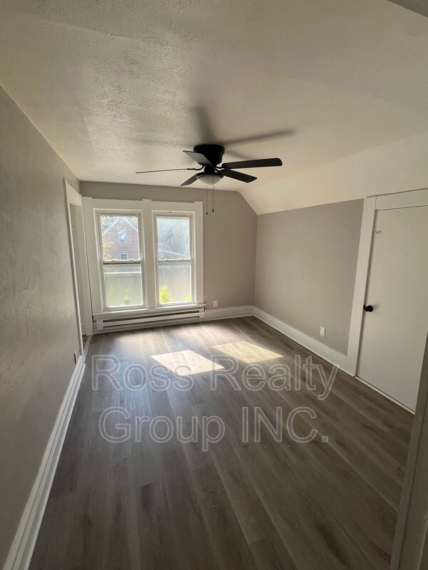 Building Photo - 1121 Delence St