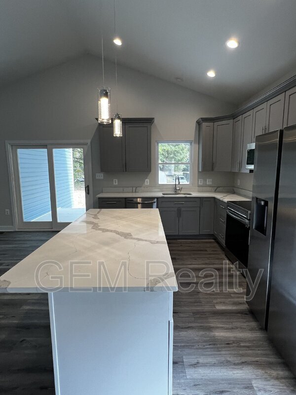 Building Photo - 38 Meadow View Ln