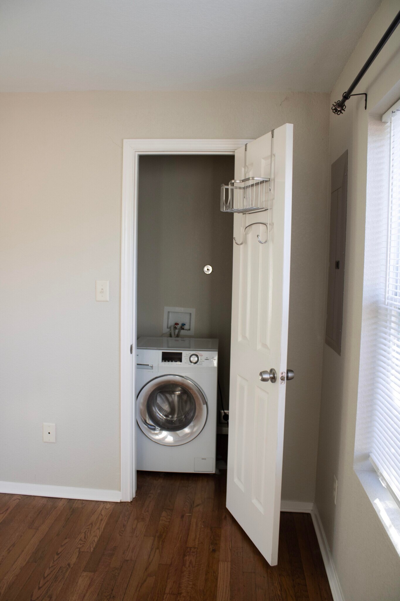 combination washer/drier - 2534 Lipscomb St