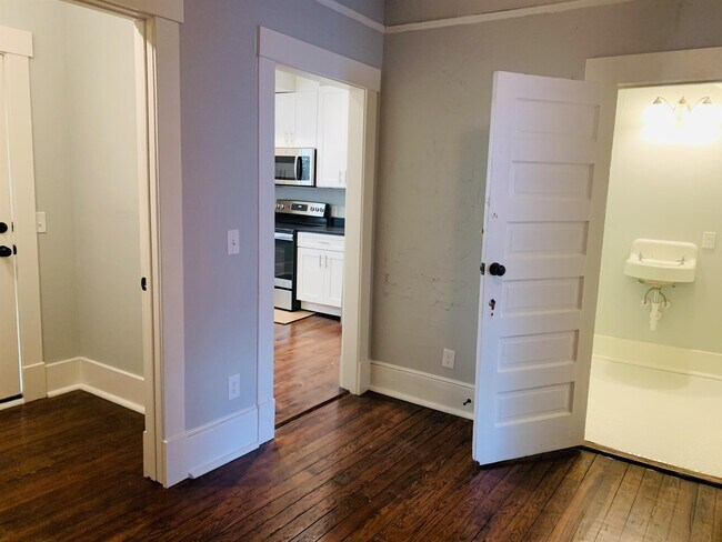 Building Photo - 412 Seiler Ave