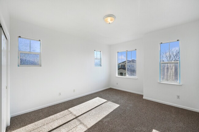 Building Photo - 6717 Sao Tiago Way
