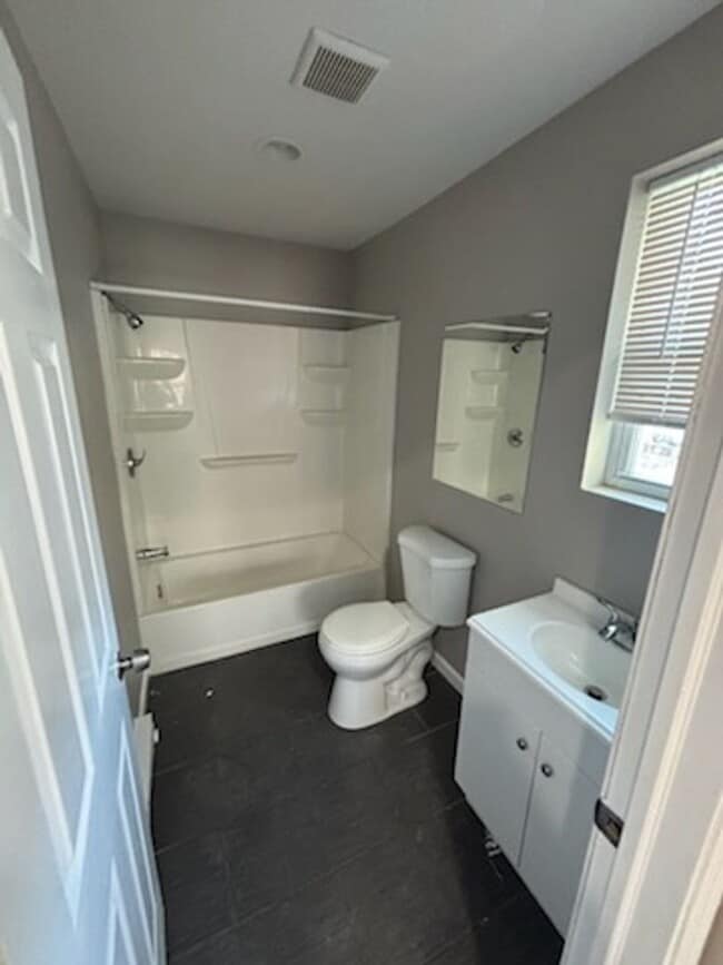 Building Photo - Stunning 3 Bed / 3 Bath Single-Family Home with Gated Backyard – Available Now!