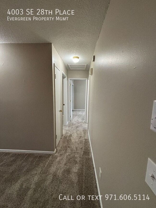 Building Photo - 4003 SE 28th Pl