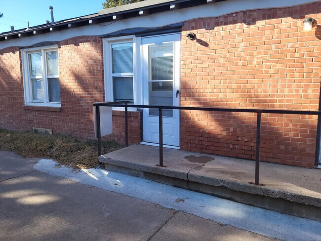 Building Photo - 1210 SW 10th Ave