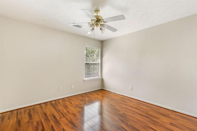 Building Photo - 55 N Queenscliff Cir