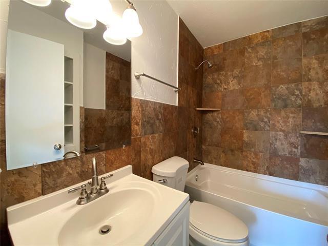 Building Photo - 6510 Cinnamon Oaks Dr