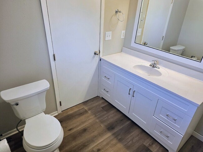 Building Photo - 114 N 5th St