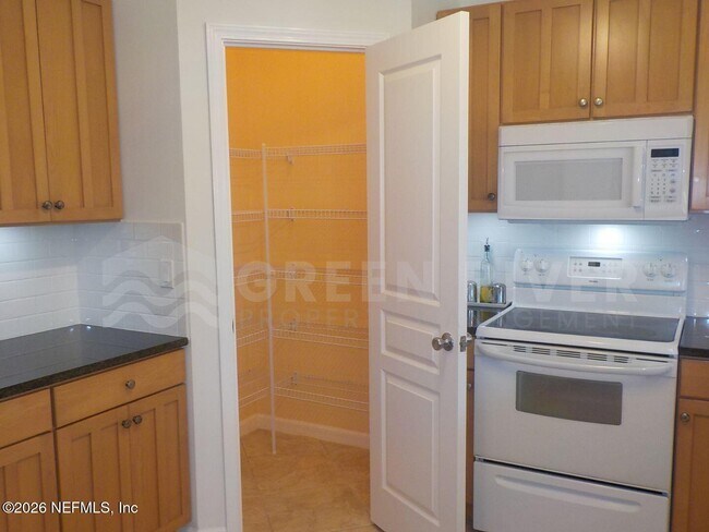 Building Photo - 1761 Oak Grove Dr S