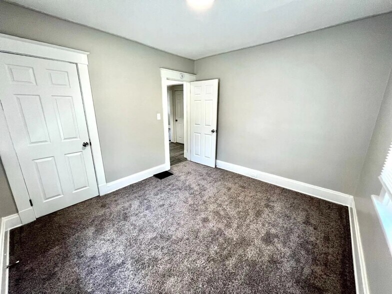 Building Photo - 1823 Sundale Ave