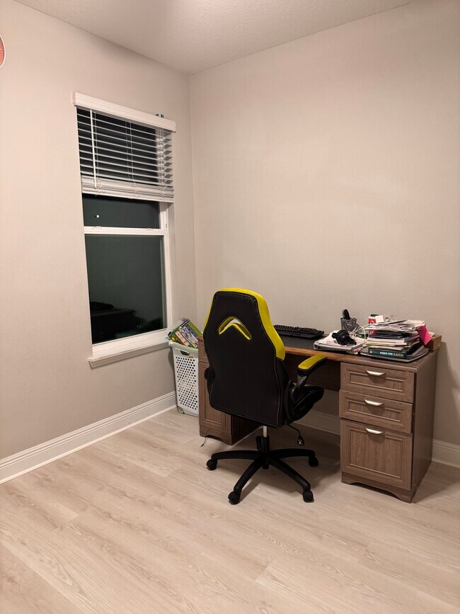 Building Photo - 10916 Honor Rd