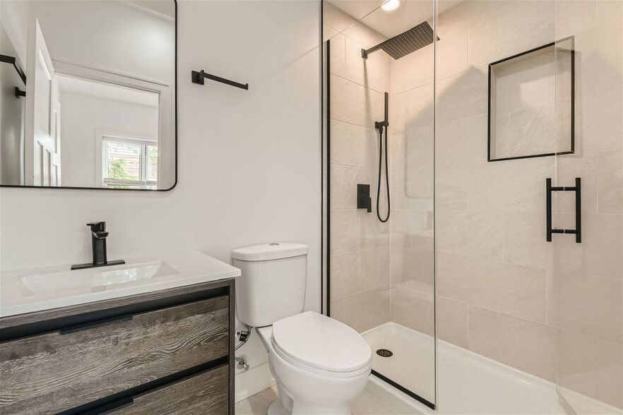 Building Photo - 2604 N Springfield Ave