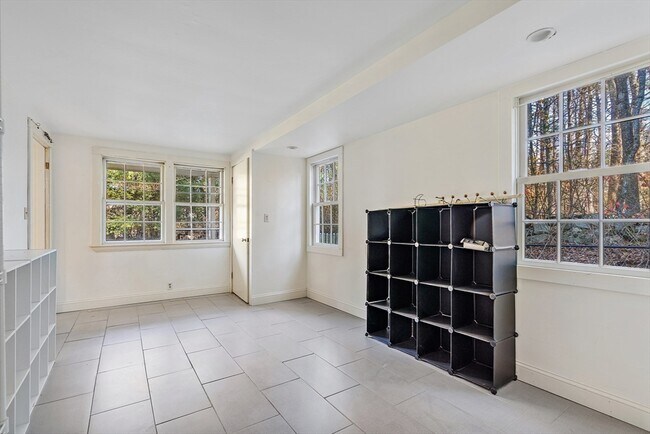 Building Photo - 379 Concord Rd