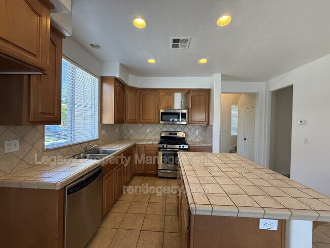 Building Photo - 1552 Bailey Dr