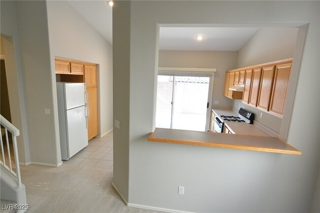 Building Photo - 10412 Sloping Hill Ave