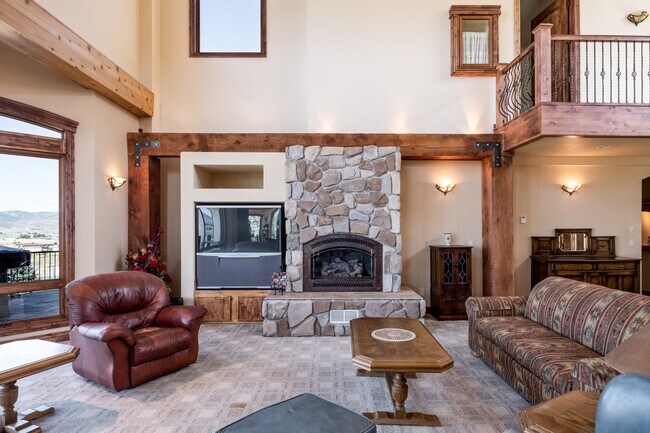 Building Photo - 595 S Foothill Dr