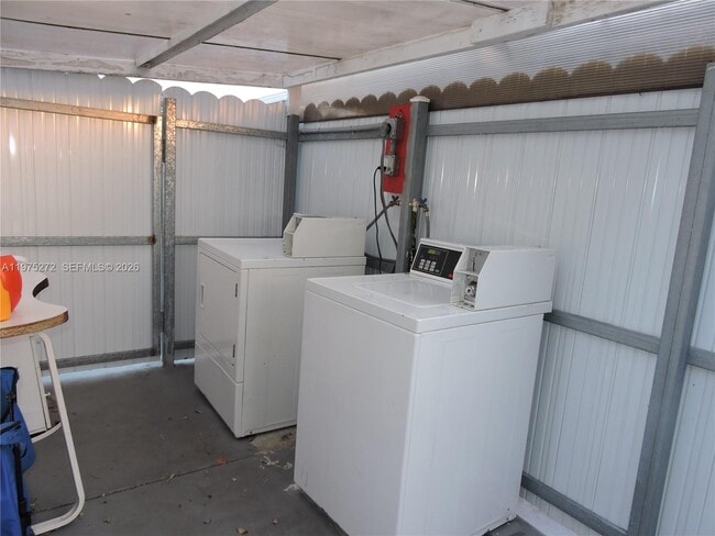 Building Photo - 551 E 39th St