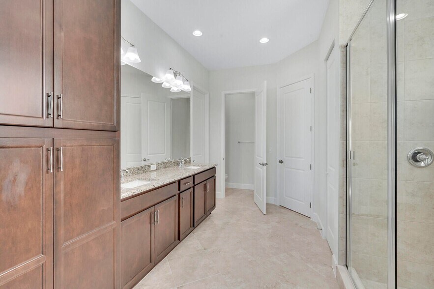 Building Photo - 14959 Redcove Pl