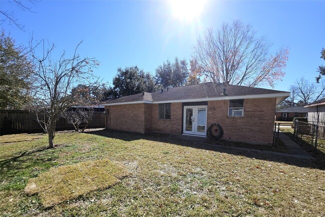 Building Photo - 815 Merribrook Ln