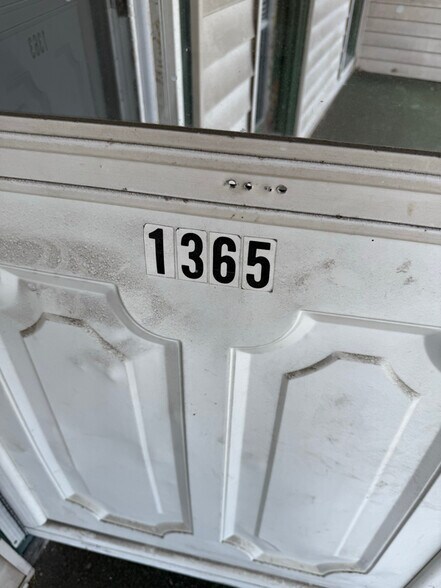 Primary Photo - 1365 Capouse Ave