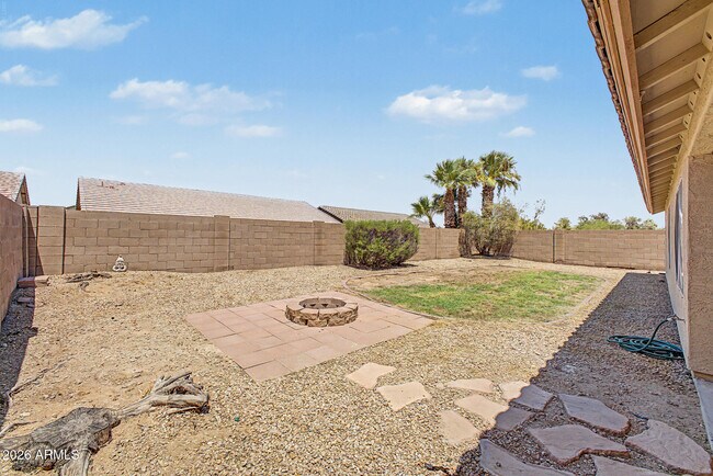Building Photo - 930 E Harwell Rd