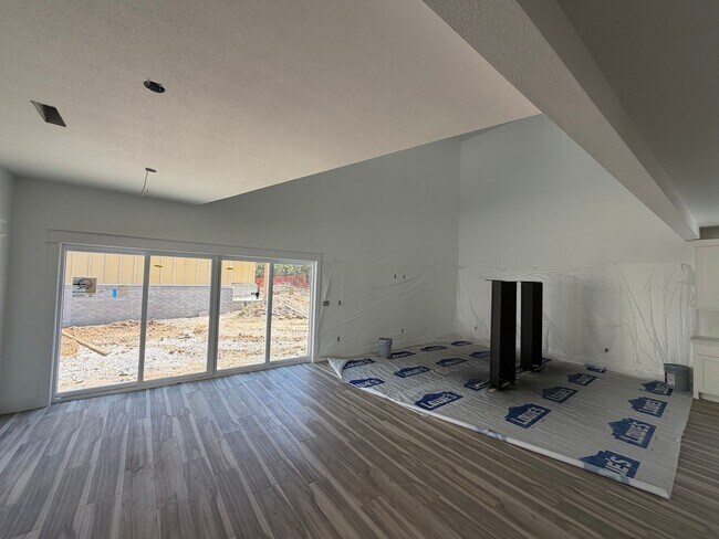 Building Photo - 904 N Sang Ave