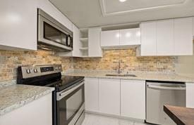 Building Photo - 8235 Summer Side Dr