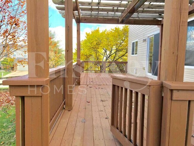 Building Photo - 6176 Fox Run Ln