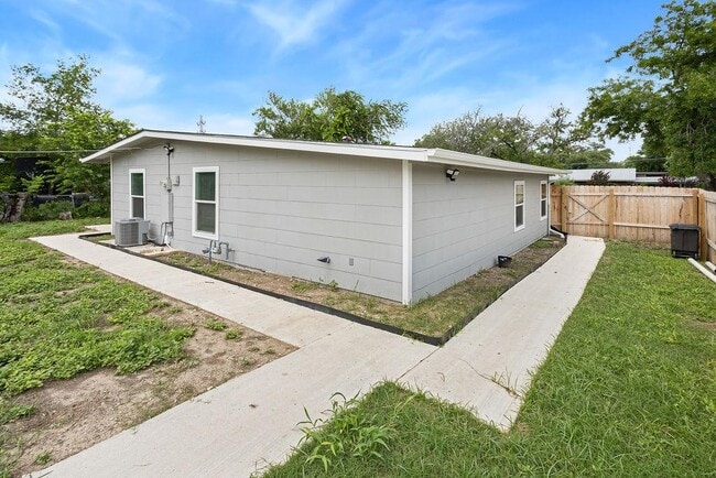 Building Photo - 306 Westmoreland Dr