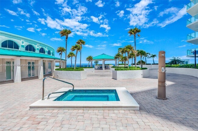 Building Photo - 16445 Collins Ave