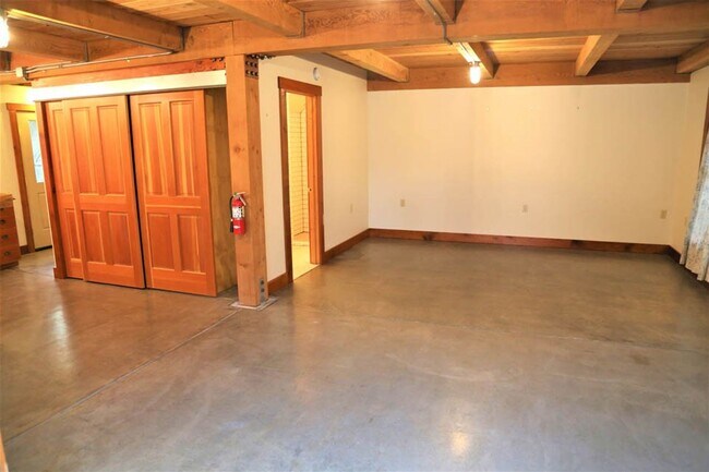 Building Photo - Extraordinary 2bed/2bath Loft in Historic Barn next door to Oregon State