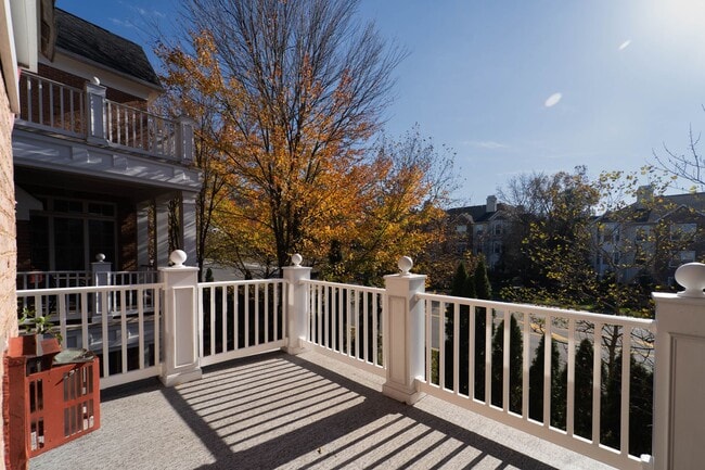 Building Photo - Well Appointed 3 Bedroom 3.5 Bath Townhome in Fairfax