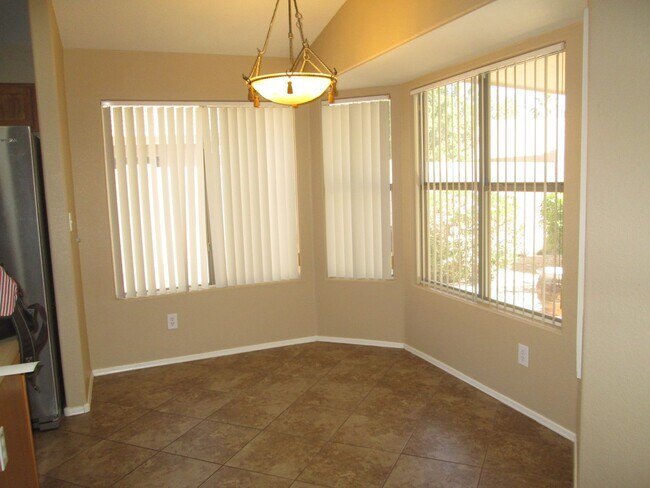 Building Photo - 421 S Dodge Dr