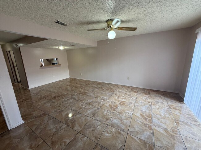 Building Photo - 8911-8913 GSRI Ave
