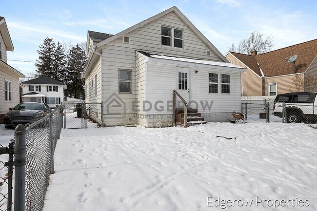 Building Photo - 1640 Wendler Ave SW