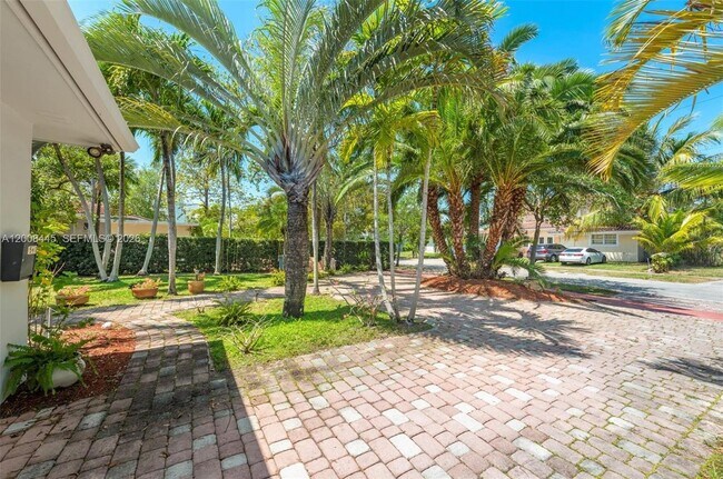 Building Photo - 540 S Shore Dr