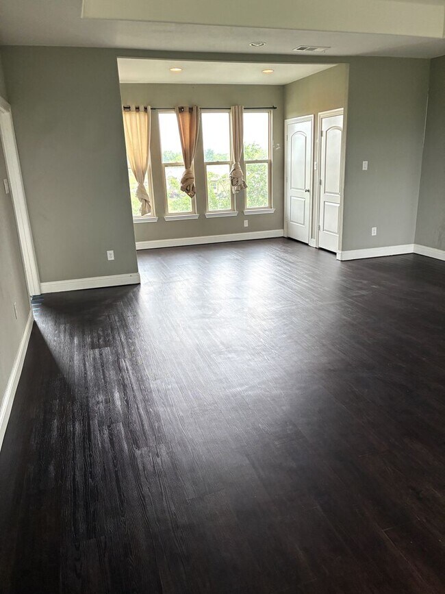 Building Photo - 10720 FM1385