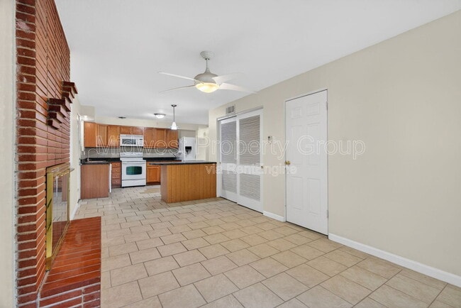 Building Photo - 2047 Goodale Ave