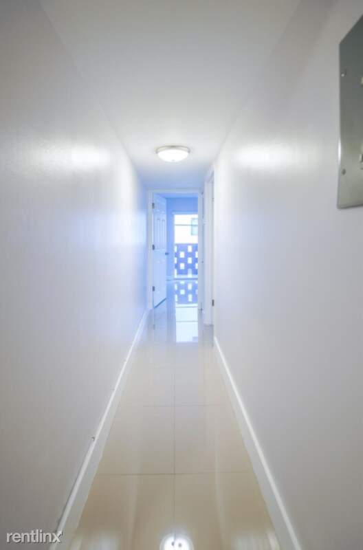 Building Photo - 1986 Biarritz Dr