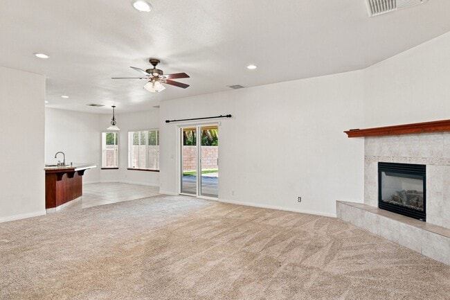 Building Photo - 1112 N Cynthia Ct