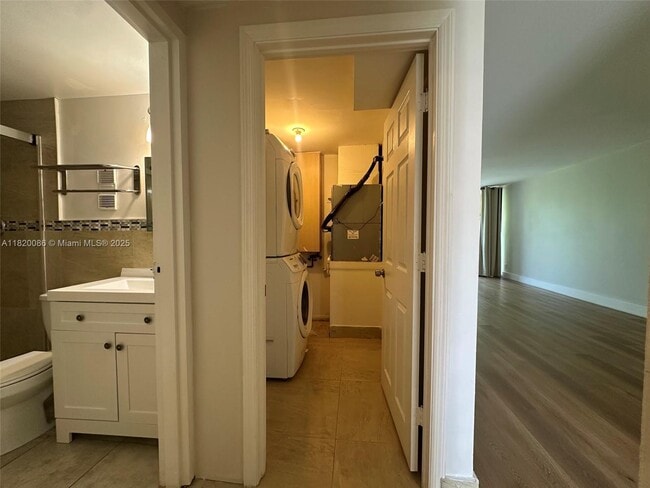 Building Photo - 8419 Forest Hills Dr