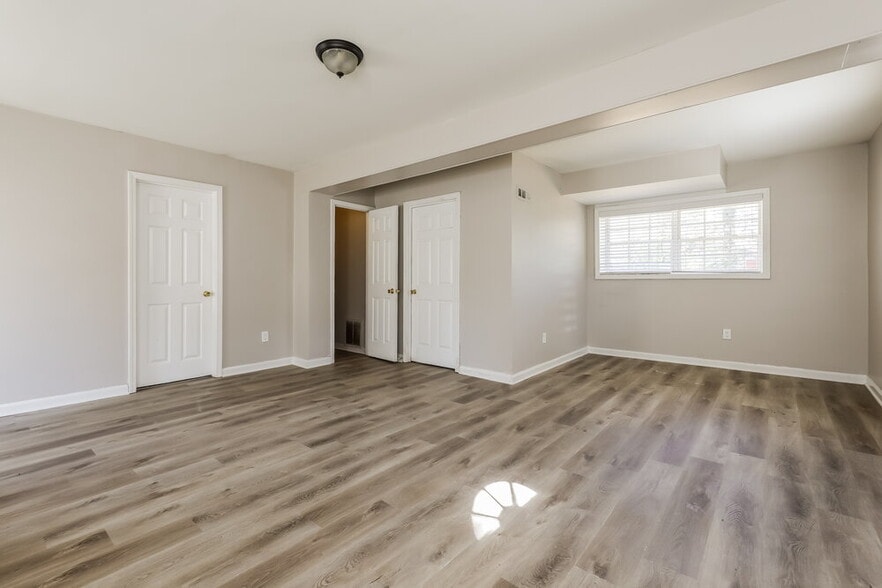 Building Photo - 6396 Thornhedge Dr