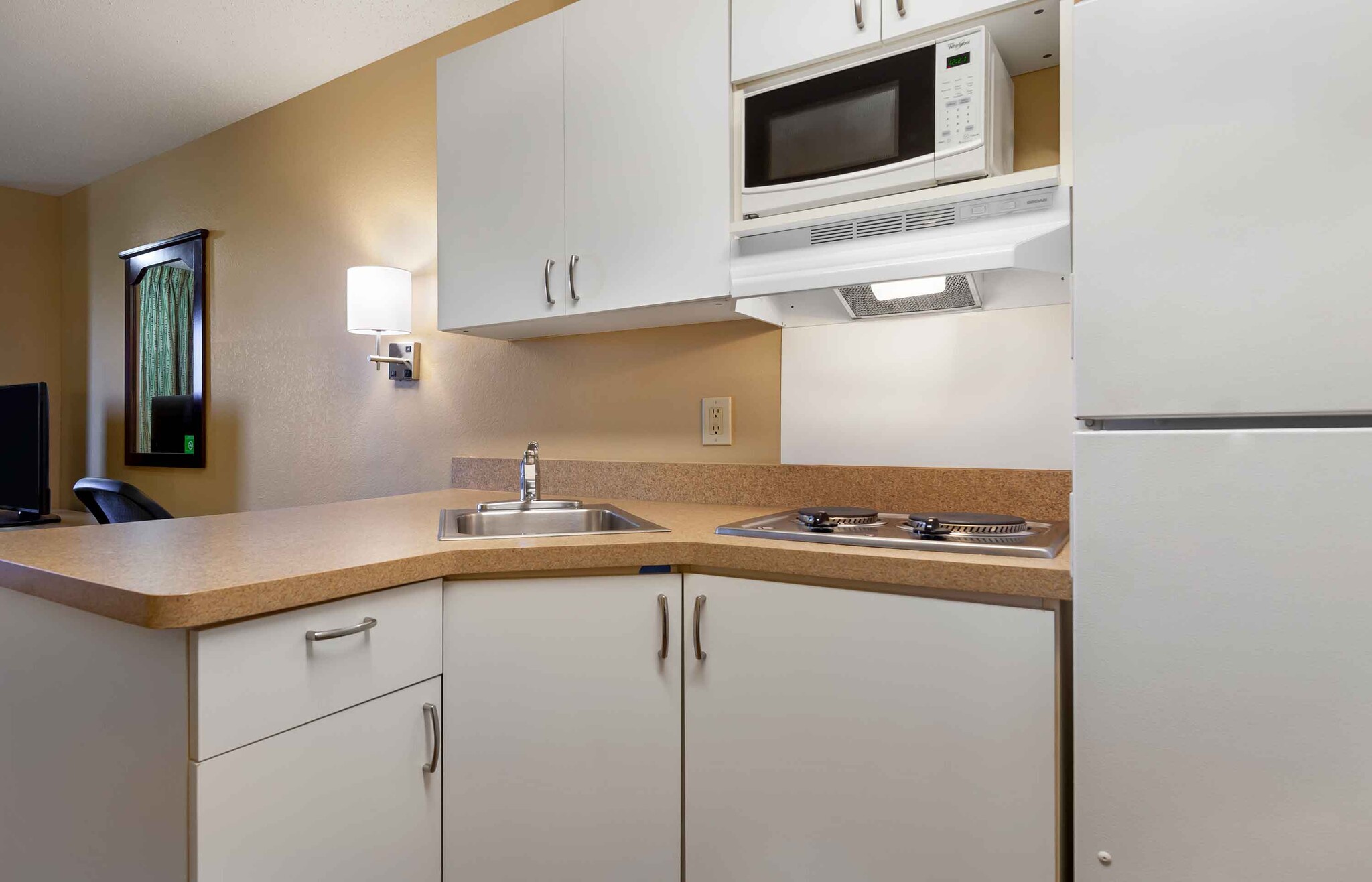 Building Photo - Furnished Studio-Madison - Junction Court