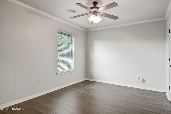 Building Photo - 124 Deraney Ln