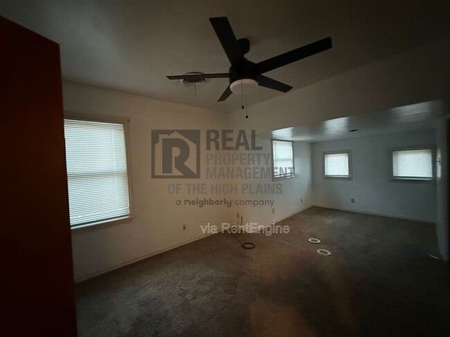 Building Photo - 103 Caliche St