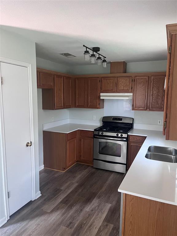 Building Photo - 506 Clearcreek Dr