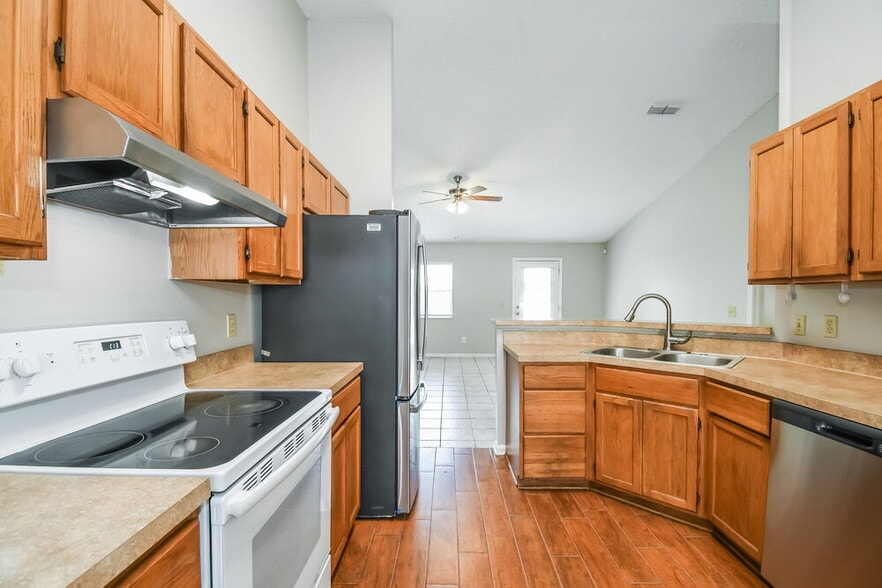 Building Photo - 9668 Chutney Ct