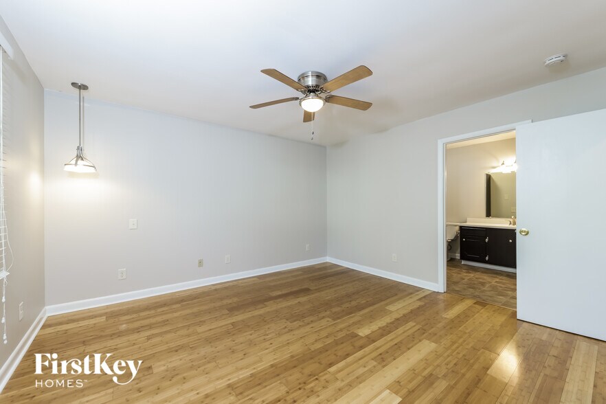 Building Photo - 640 Valley Brook Ln