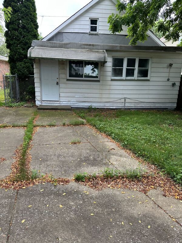 Building Photo - 6709 Fullerton Ave