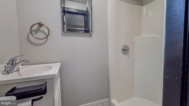 Building Photo - 28 S Lenola Rd