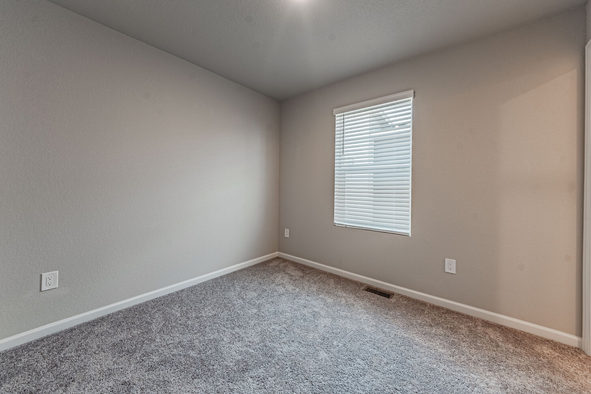 Building Photo - 10653 Columbite Hts